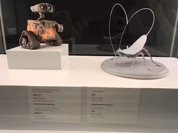 Presentació de l'exposició "Pixar. Construint personatges" al CaixaForum Girona. Inclou: Impressió en 3D de Carol Wang i pintura de Neftali Alvarez: WALL·E, WAL (2021)
