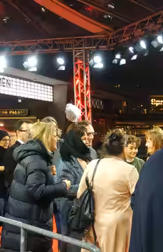 Leonard Stettnisch und Leonie Benesch bei der Premiere des Films Das Lehrerzimmer bei der Berlinale 2023