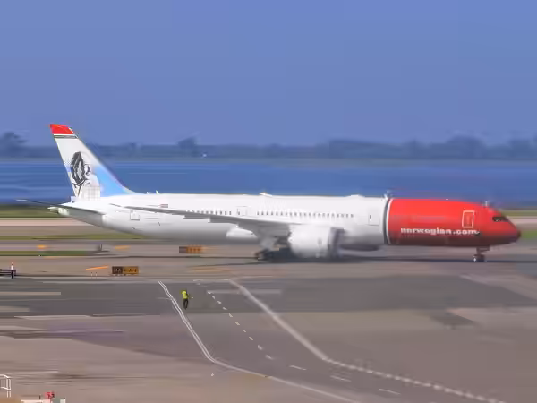 A Norwegian Air UK plane has arrived from London Gatwick Airport (LGW/EGKK) on the first Norwegian morning flight from Gatwick to JFK on Flight DY7013, and is t
