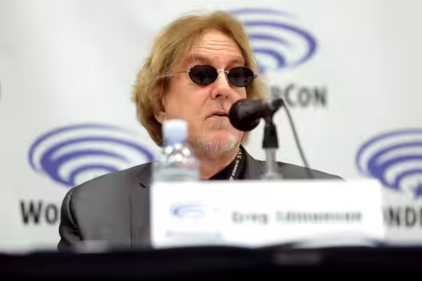 Greg Edmonson speaking at the 2017 WonderCon in Anaheim, California.