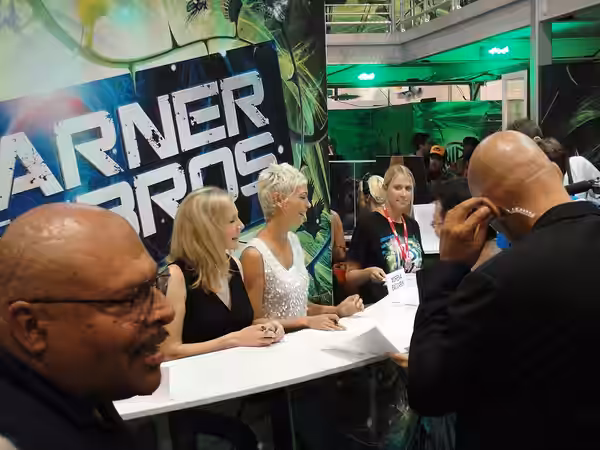 Comic-Con 2010 - Elizabeth Mitchell and Morena Baccarin from "V" sign for fans at the Warner Bros booth