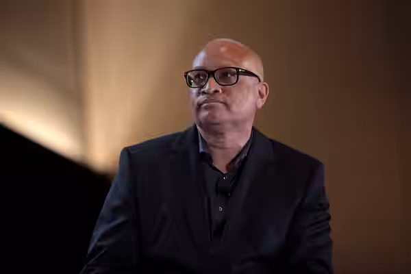 Larry Wilmore speaking at the 2016 Politicon at the Pasadena Convention Center in Pasadena, California. Please attribute to Gage Skidmore if used elsewhere.