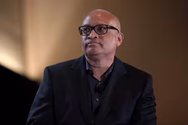 Larry Wilmore speaking at the 2016 Politicon at the Pasadena Convention Center in Pasadena, California. Please attribute to Gage Skidmore if used elsewhere.
