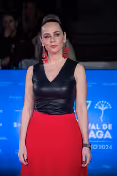 Zeltia Montes en el Festival de Málaga 2024 frente al Teatro Cervantes