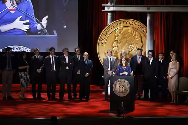 PHOTO CREDIT: ANDERS KRUSBERG / PEABODY AWARDS Tina Fey with the cast and crew of 30 Rock including Alec Baldwin, Judah Friedlander and Jane Krakowski 67th Annu (2008)