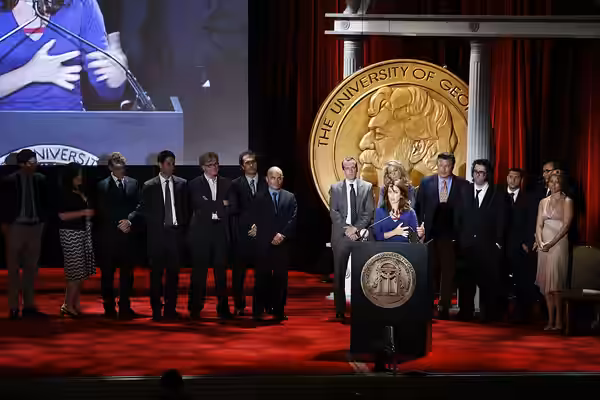 PHOTO CREDIT: ANDERS KRUSBERG / PEABODY AWARDS Tina Fey with the cast and crew of 30 Rock including Alec Baldwin, Judah Friedlander and Jane Krakowski 67th Annu (2008)