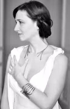 Begoña Guillén is one of the first comedians to join the small cast of women in Comedy Central. In 2006, she appeared for the first time on the program "Nuevos  (2012)