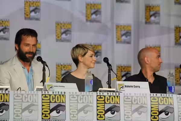 Marcos Siega, James Purefoy, Valorie Curry (2013)