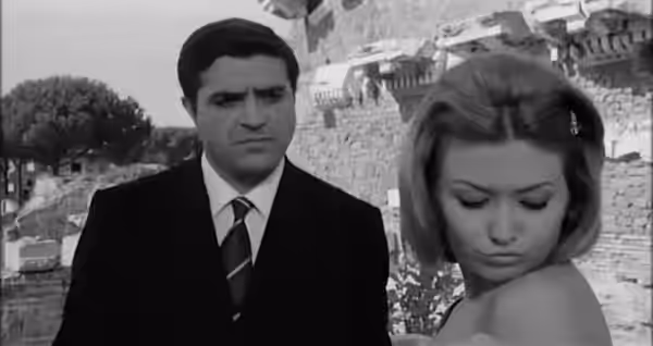 Aldo Giuffrè e Paola Quattrini in una scena del film italiano I cuori infranti (1963).