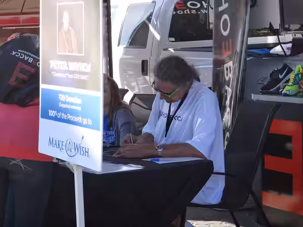 Course of the Force 2012 - Peter Mayhew aka Chewbacca signs for fans