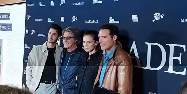 Pierre Niney, François Cluzet, Marine Vacth et Nicolas Bedos lors de l'avant-première du film Mascarade à Paris (2022)