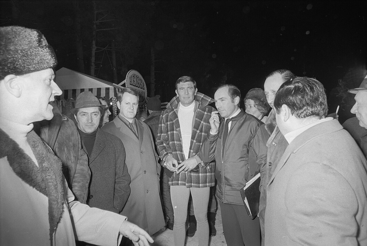 James Bond, George Lazenby in Grindelwald. Crew members with director Peter Hunt and actor George Lazenby. (1969)