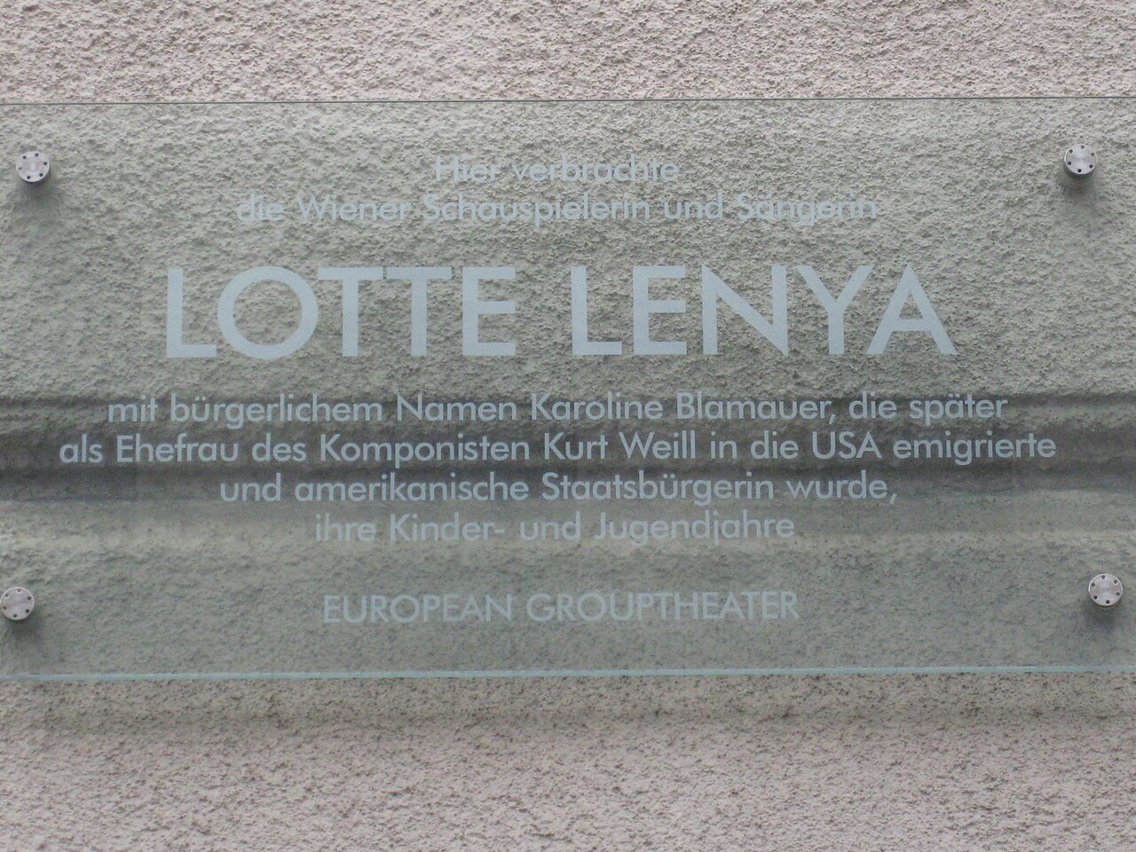 Gedenktafel für Lotte Lenya in der Ameisgasse 38 in Wien-Penzing. (2014)