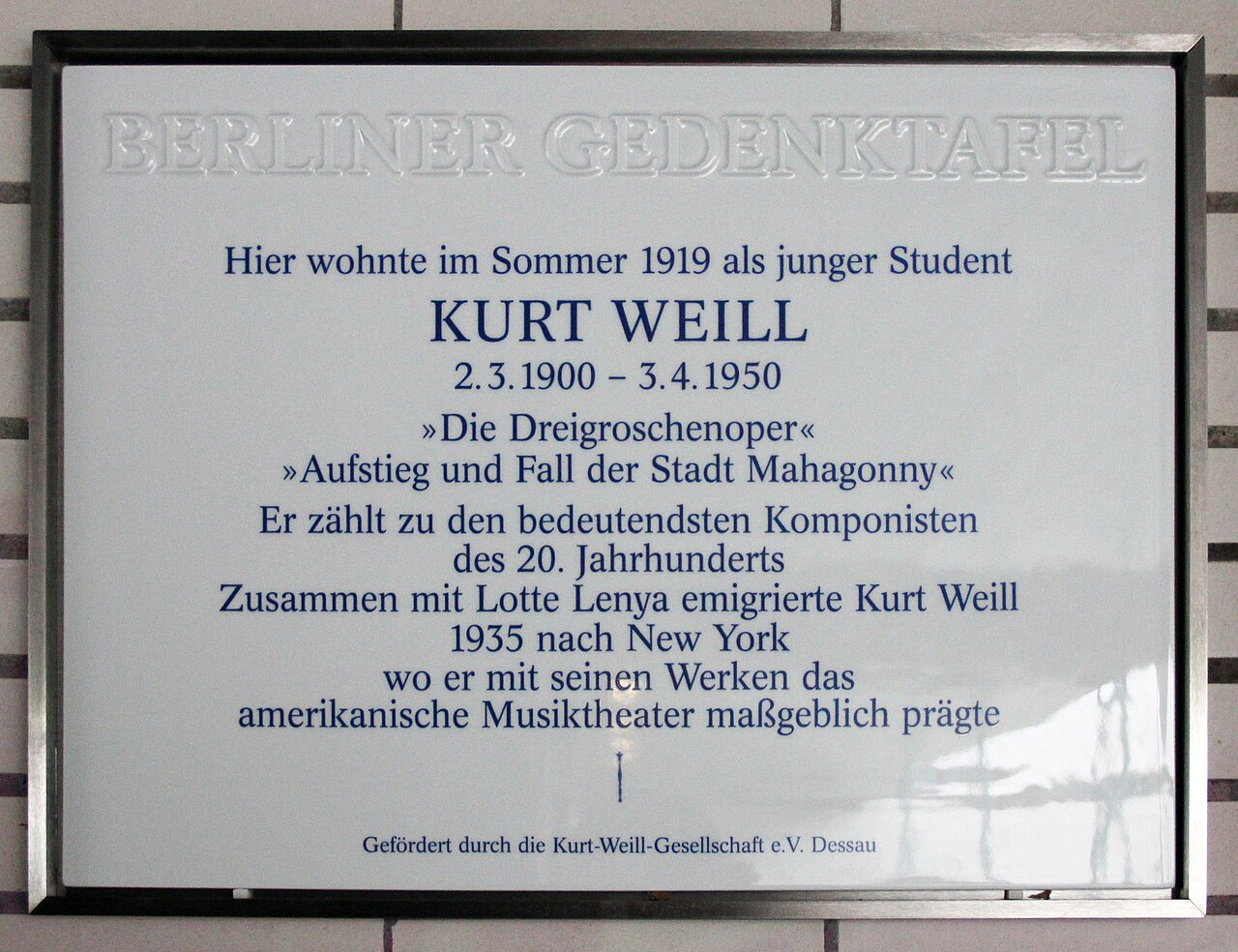 Berlin memorial plaque, Kurt Weill, Altonaer Straße 22, Berlin-Hansaviertel, Germany (2013)