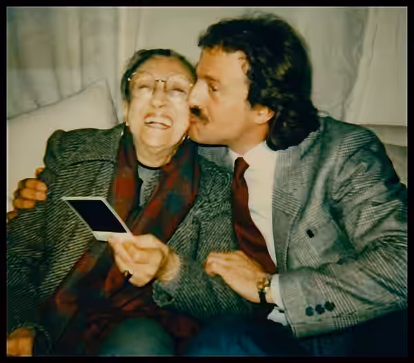 Mostra fotografica di Augusto De Luca agli "Incontri Internazionali d'Arte" (Palazzo Taverna) di Roma, il 7 marzo 1988.