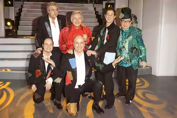 Carlo Frisi con la Compagnia del Bagaglino, Oreste Lionello, Leo Gullotta, Martufello, Manlio Dovì e Gianluca Ramazzotti in "...e io pago!" su Canale 5 (2007)