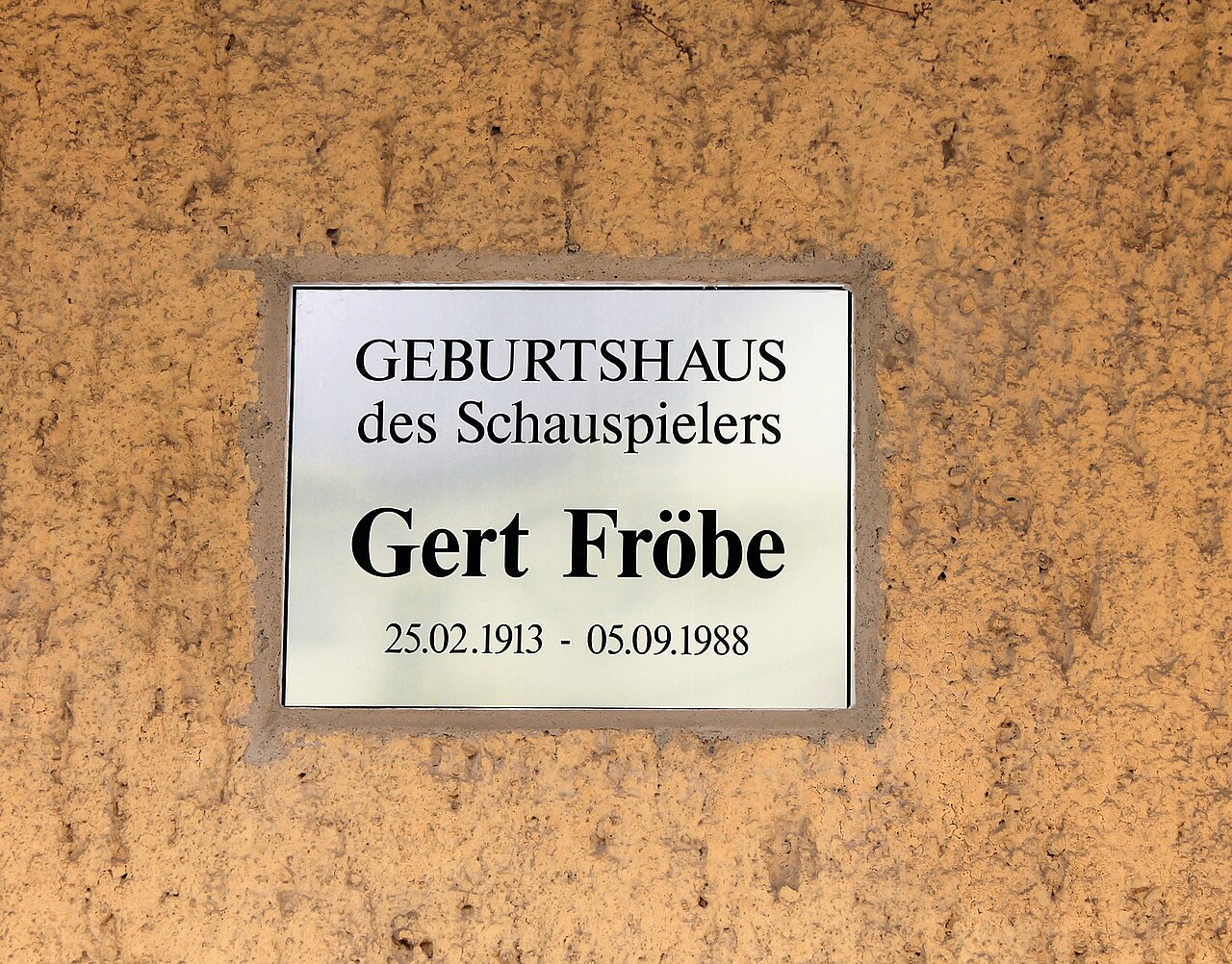Gedenktafel am Geburtshaus des Schauspielers Gert Fröbe in Oberplanitz. Zwickau, Sachsen, Deutschland. (2013)