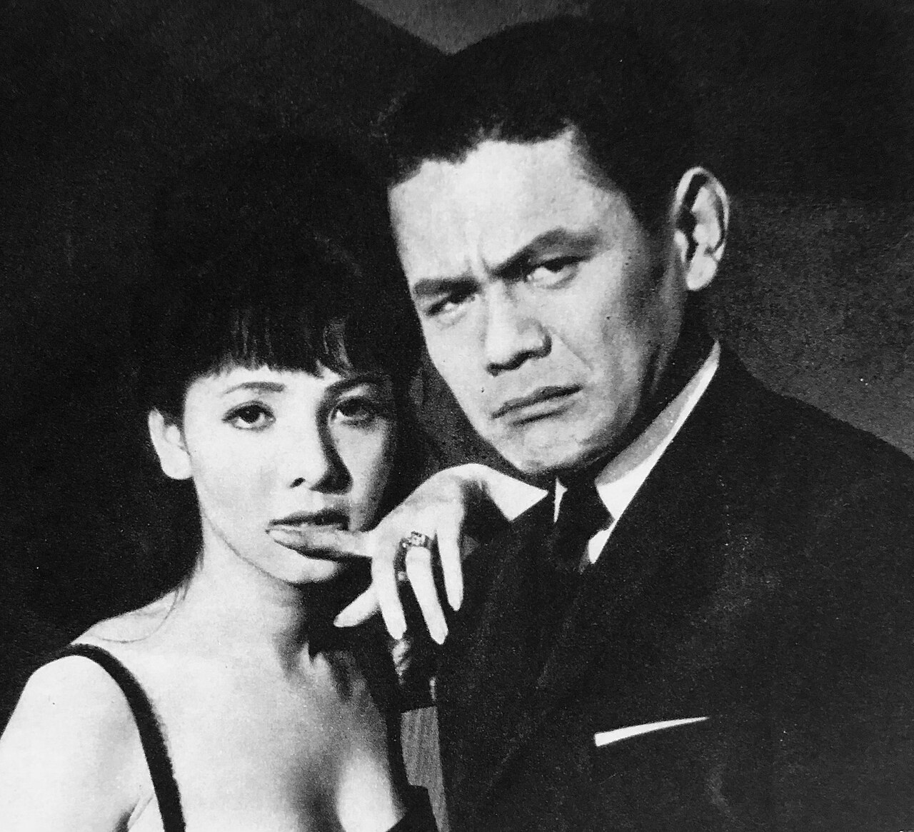 『暗黒街全滅作戦』(1965年)。佐藤允、浜美枝。