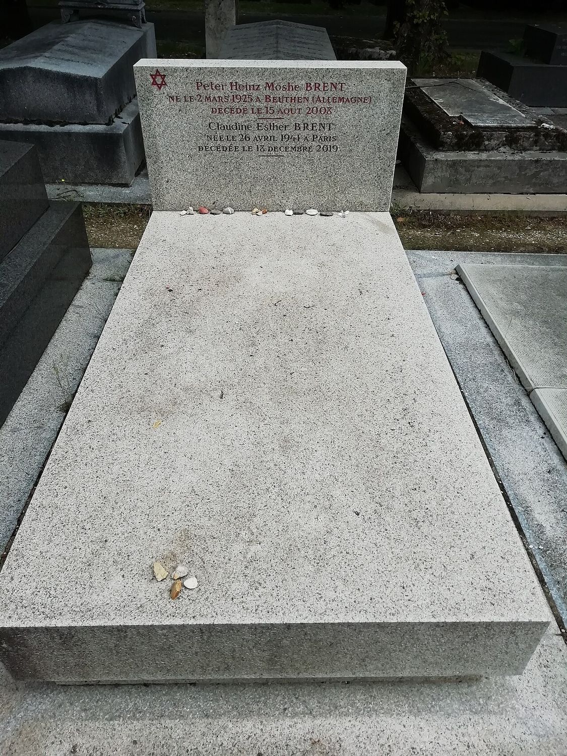 Tombe de Claudine Auger au cimetière du Montparnasse. (2021)