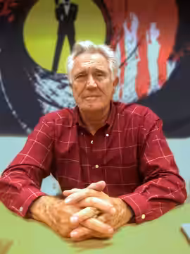Actor George Lazenby at the November 2008 Big Apple Convention in Manhattan. (2024)