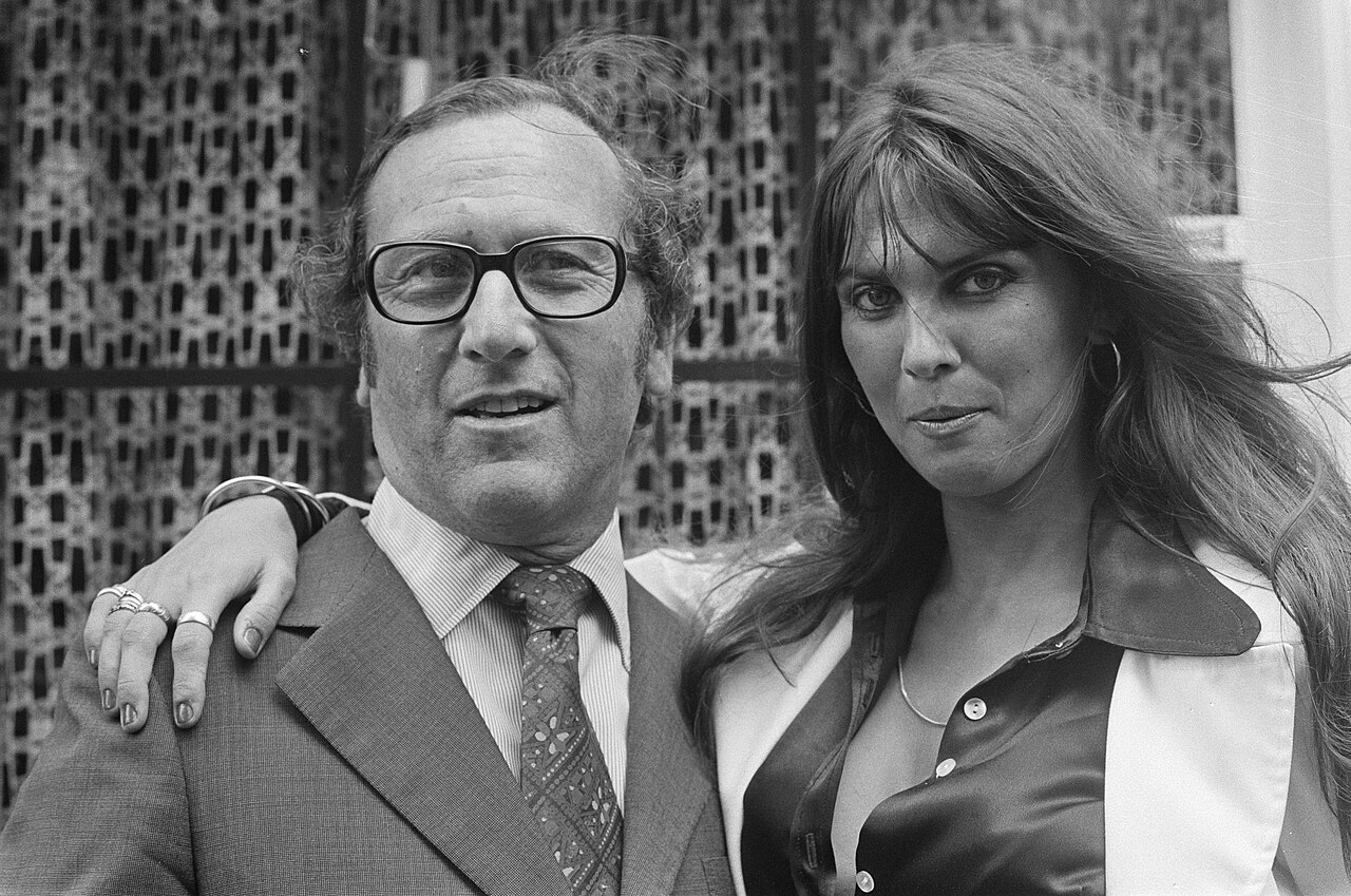 Collectie / Archief : Fotocollectie Anefo Reportage / Serie : [ onbekend ] Beschrijving : Actrice Caroline Munro in Amsterdam n.a.v. premiere "The Golden Voyage (1974)