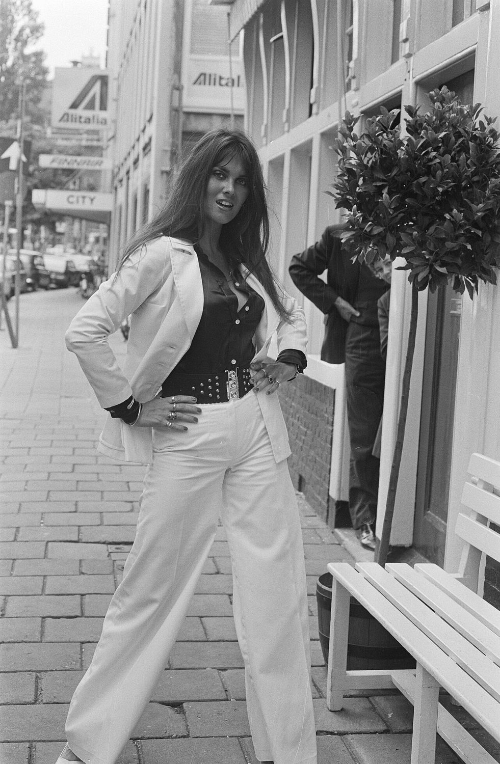 Collectie / Archief : Fotocollectie Anefo Reportage / Serie : [ onbekend ] Beschrijving : Actrice Caroline Munro in Amsterdam n.a.v. premiere van de film "The G (1974)