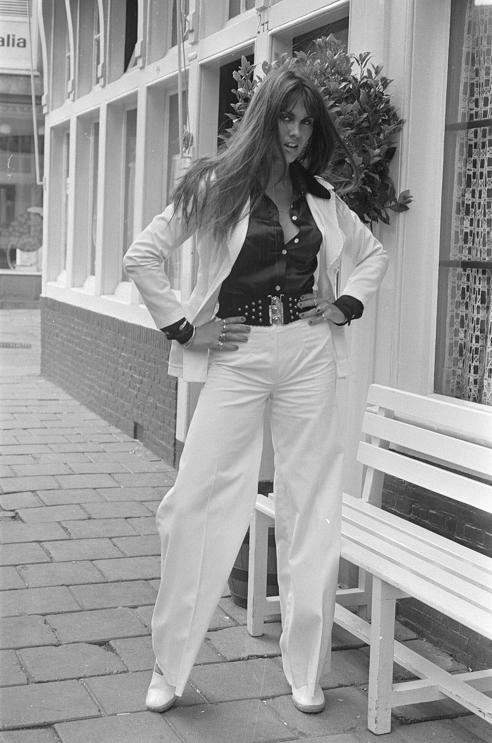 Collectie / Archief : Fotocollectie Anefo Reportage / Serie : [ onbekend ] Beschrijving : Actrice Caroline Munro in Amsterdam n.a.v. premiere van de film "The G (1974)