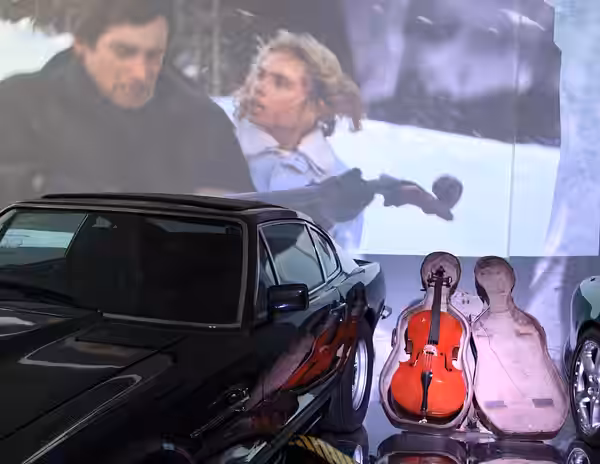 BOND in MOTION 50 Vehicles. 50 Years The Living Daylights - Timothy Dalton Cello Case Sled With his car disabled, Bond has to think quickly in order that he and (2012)