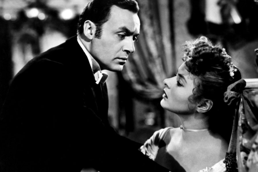 Scene from the 1944 movie Gaslight with Charles Boyer and Ingrid Bergman