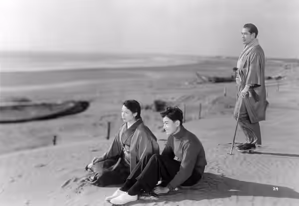 Chikage Awashima, Akira Ishihama and Shin Saburi in Nami (波) directed by Noboru Nakamura, 1952