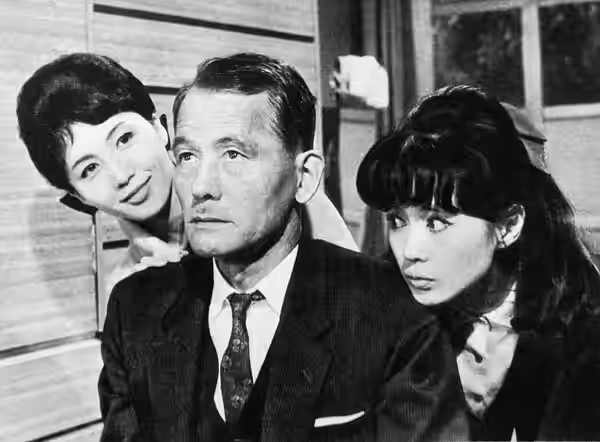 『大根と人参』（1965年）。左から岩下志麻、笠智衆、加賀まりこ。