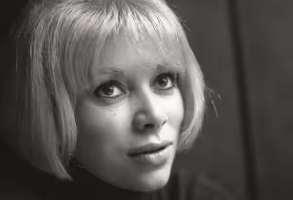 Mireille Darc (1968)