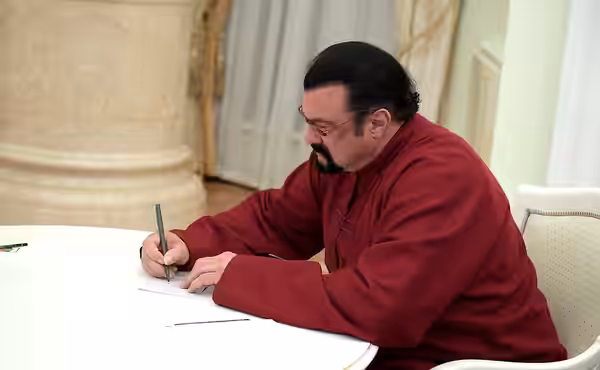 Vladimir Putin met with US actor Steven Seagal. The President presented the actor with his new Russian passport and congratulated him on receiving Russian citiz (2016)