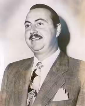 Willard Waterman as Mr. Merriweather in the U.S. television situation comedy The Halls of Ivy. (1950)