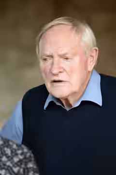 Acteur notamment dans la série Game of thrones fr.wikipedia.org/wiki/Julian_Glover (2014)