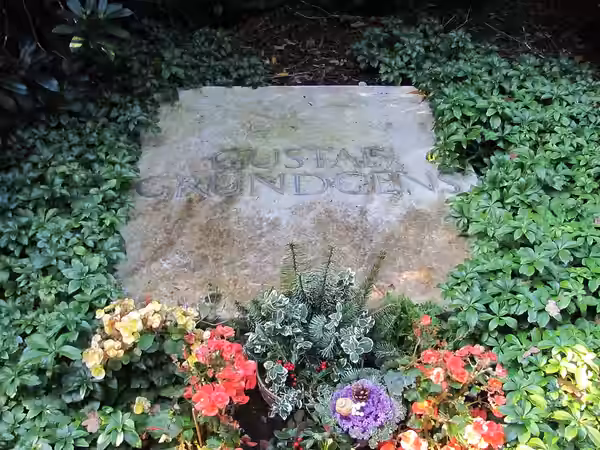 Grab von Gustaf Gründgens auf dem Friedhof Ohlsdorf (2011)