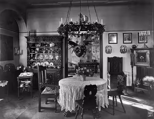 Fritz Lang, Filmregisseur und Thea von Harbou, Autorin; Berlin Schmargendorf, Hohenzollerndamm 52, Speisezimmer (1924)