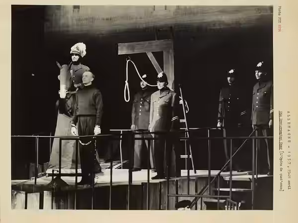 Appartient à l’ensemble documentaire : PhoSpec1 Langue : sans contenu linguistique Éditeur : Roger Pic (Paris) (1957)