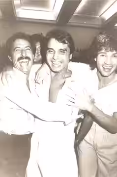 Guillermo Francella, Alberto Corapi y Roberto Conso, dueño de muchas empresas de espectáculos diversos: Triple X, discotecas, saunas, gráficas y de comidas, tod (1986)