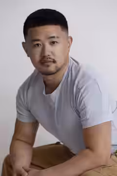Current Vang professional headshot, by Peter Phung (2024)