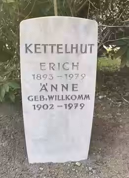 Grabstein von Änne Kettelhut im Garten der Frauen auf dem Friedhof Ohlsdorf in Hamburg (2022)