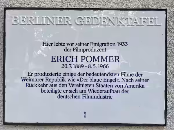 Erich Pommer auf einer Berliner Gedenktafel in Berlin-Steglitz am Carl-Heinrich-Becker Weg (2022)