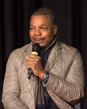 Carl Weathers speaks at the Calgary Comic Expo 2015.