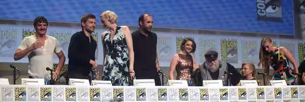 Pedro Pascal, Nikolaj Coster-Waldau, Gwendoline Christie, Rory McCann, Maisie Williams, George R. R. Martin, Natalie Dormer and Sophie Turner speaking at the 20 (2014)