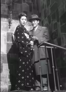 Kinuyo Tanaka and Haruo Tanaka in Ginza keshō (銀座化粧) directed by Mikio Naruse, 1951