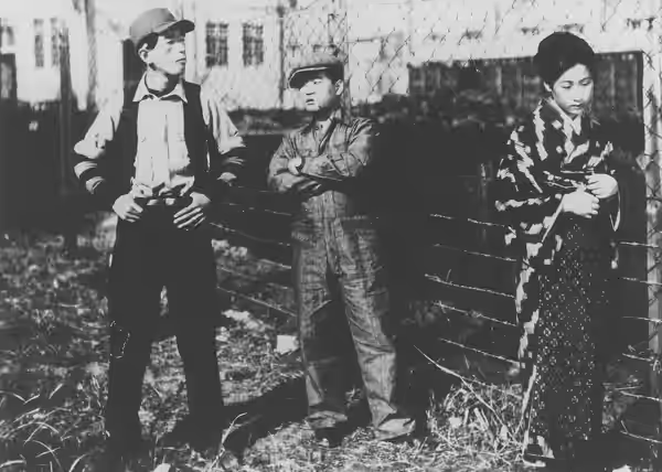 From left to right: Atsushi Watanabe, Hisao Yoshitani and Tomoko Naniwa in Wasei kenka tomodachi (和製喧嘩友) directed by Yasujirō Ozu, 1929