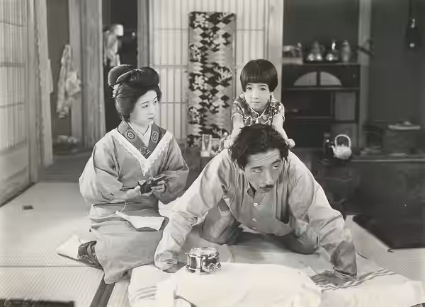 Kinuyo Tanaka, Mitsuko Ichimura and Atsushi Watanabe in Madamu to nyōbō (マダムと女房) directed by Heinosuke Gosho - (1931)