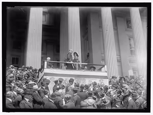 Title: LIBERTY LOANS. ADM. SIMS AND BILLIE BURKE AT TREASURY TO AID LIBERTY LOAN DRIVE Abstract/medium: 1 negative : glass ; 5 x 7 in. or smaller (1919)