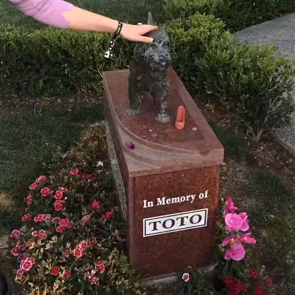 Toto (Terry)'s grave at Hollywood Forever (2017)