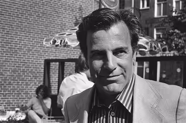 Collectie / Archief : Fotocollectie Anefo Reportage / Serie : [ onbekend ] Beschrijving : Acteur Maximilian Schell in " een Brug te Ver ", geeft persconferentie (1976)